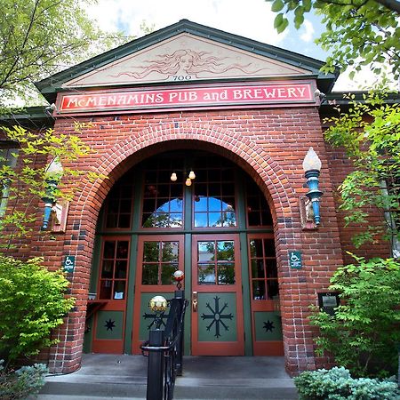 Mcmenamins Old St. Francis School Hotel Bend Buitenkant foto