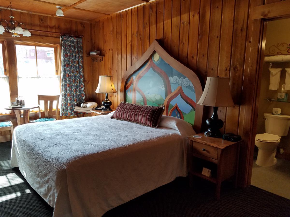 Mcmenamins Old St. Francis School Hotel Bend Buitenkant foto