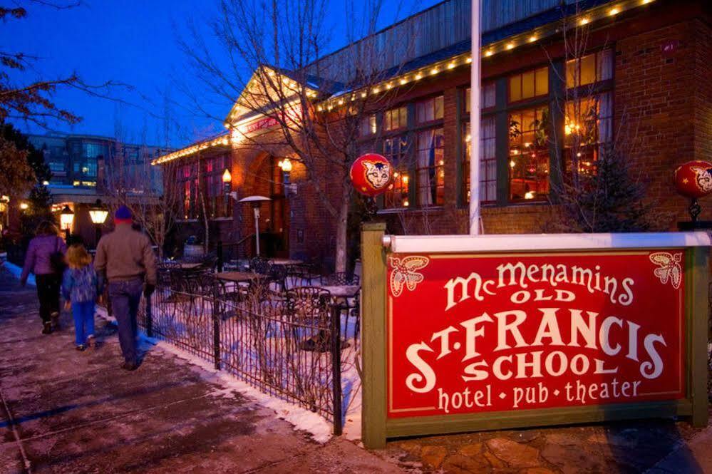 Mcmenamins Old St. Francis School Hotel Bend Buitenkant foto