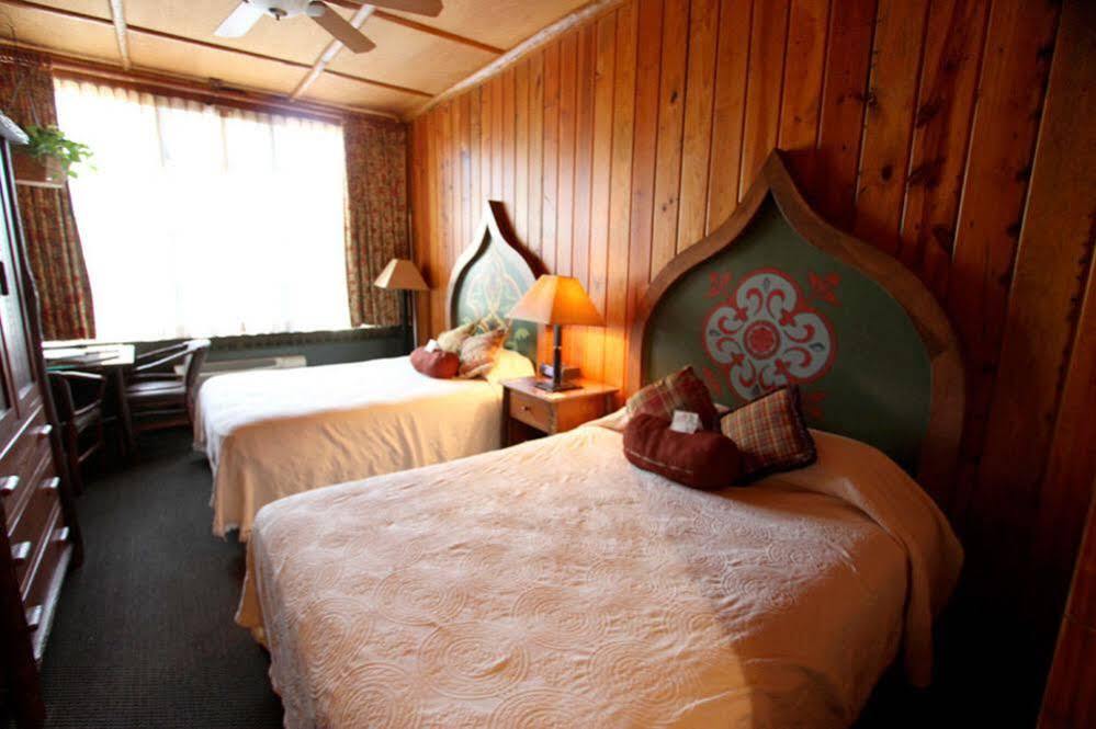 Mcmenamins Old St. Francis School Hotel Bend Buitenkant foto