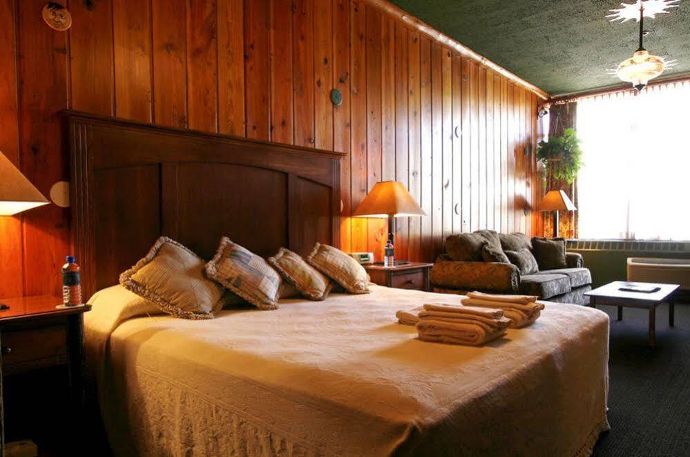 Mcmenamins Old St. Francis School Hotel Bend Buitenkant foto
