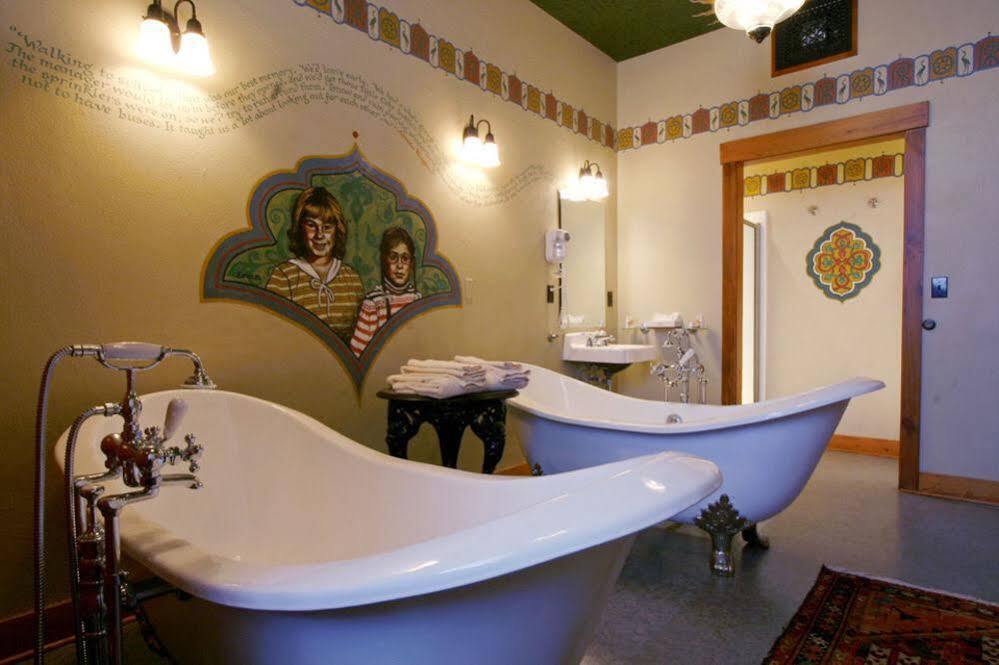 Mcmenamins Old St. Francis School Hotel Bend Buitenkant foto