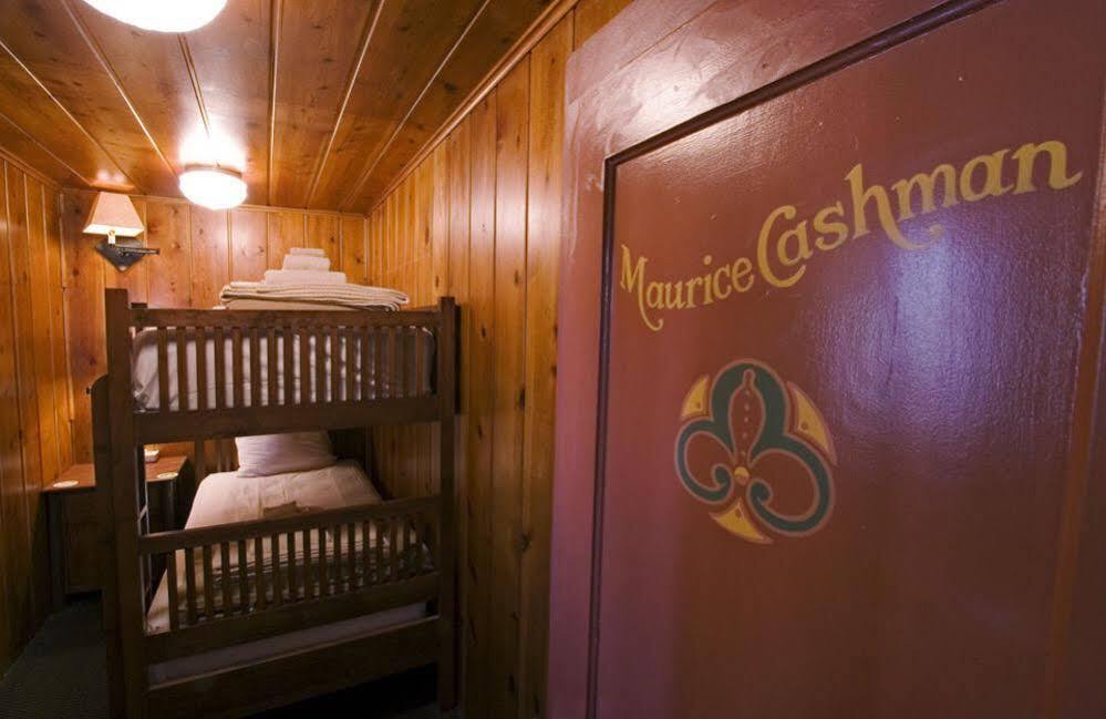 Mcmenamins Old St. Francis School Hotel Bend Buitenkant foto