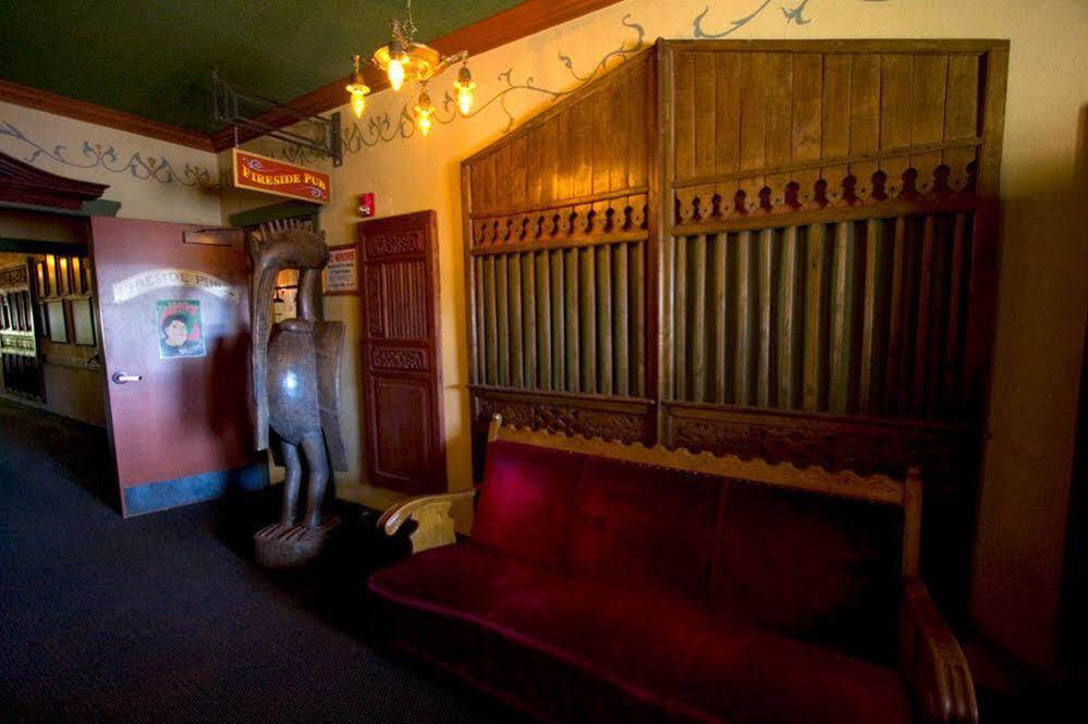 Mcmenamins Old St. Francis School Hotel Bend Buitenkant foto